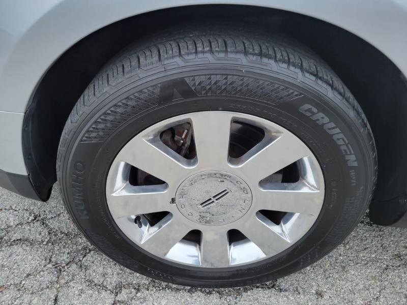 Used 2013 Lincoln MKT Limo AWD image 22