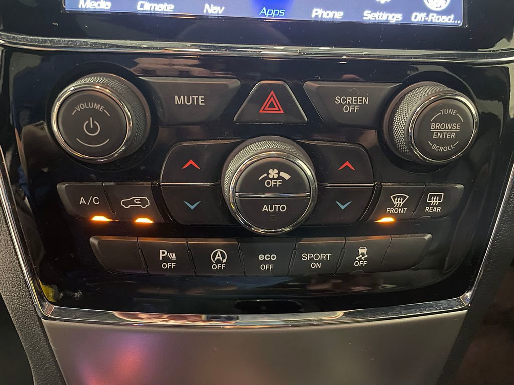 Used 2020 Jeep Grand Cherokee Limited w/ Luxury Group II AWD/4WD image 37