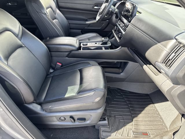 Used 2023 Nissan Pathfinder SL w/ Black Appearance Package AWD/4WD image 29