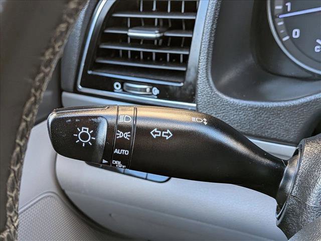 Used 2017 Hyundai Elantra Limited image 15