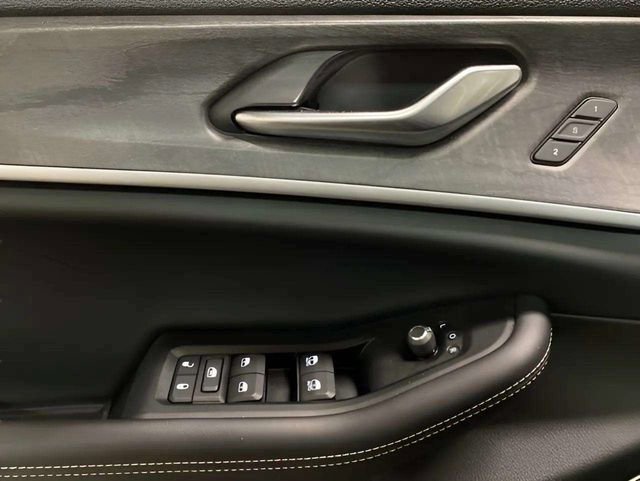Used 2023 Jeep Grand Cherokee 4WD 4xe w/ Luxury Tech Group II image 22