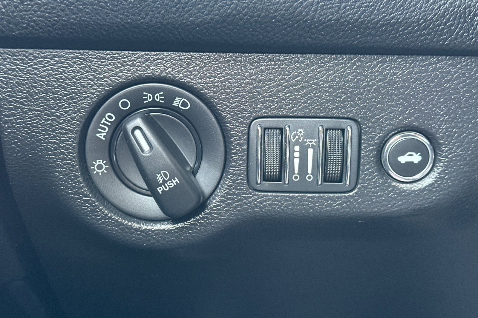 Used 2022 Dodge Challenger R/T w/ Shaker Package RWD image 35