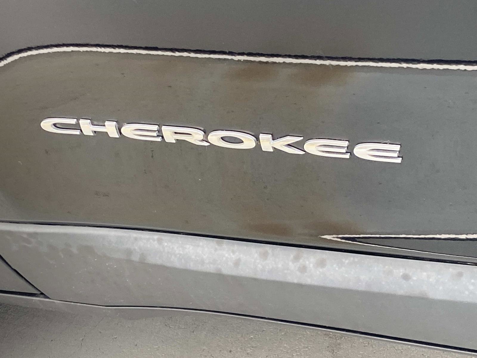 Used 2017 Jeep Cherokee Latitude w/ Safety/Convenience Group image 11