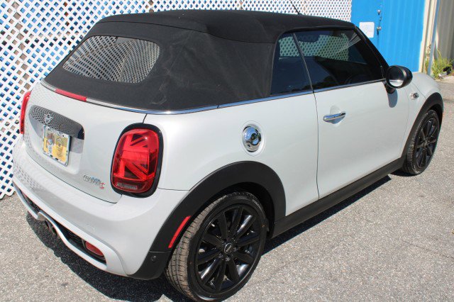 Used 2019 MINI Cooper S w/ Premium Package image 9