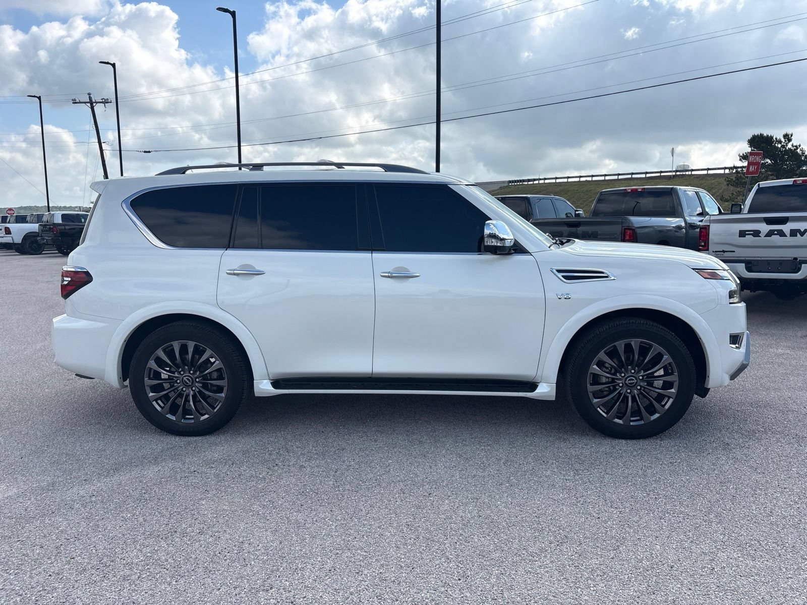 Used 2022 Nissan Armada Platinum w/ Captain's Chairs Package RWD image 7
