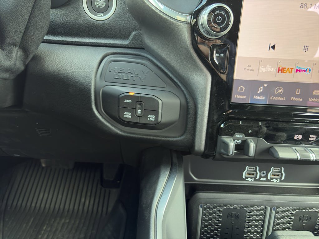 New 2026 RAM 3500 Laramie AWD/4WD image 20