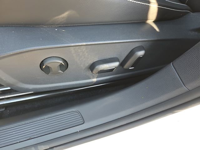 Used 2024 Volkswagen Jetta SE w/ Panoramic Sunroof Package image 11