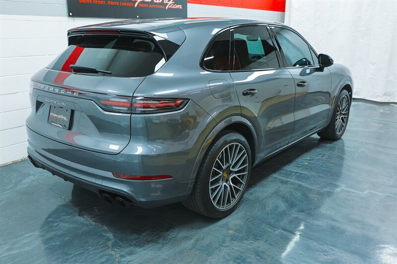 Used 2020 Porsche Cayenne Turbo AWD/4WD image 29