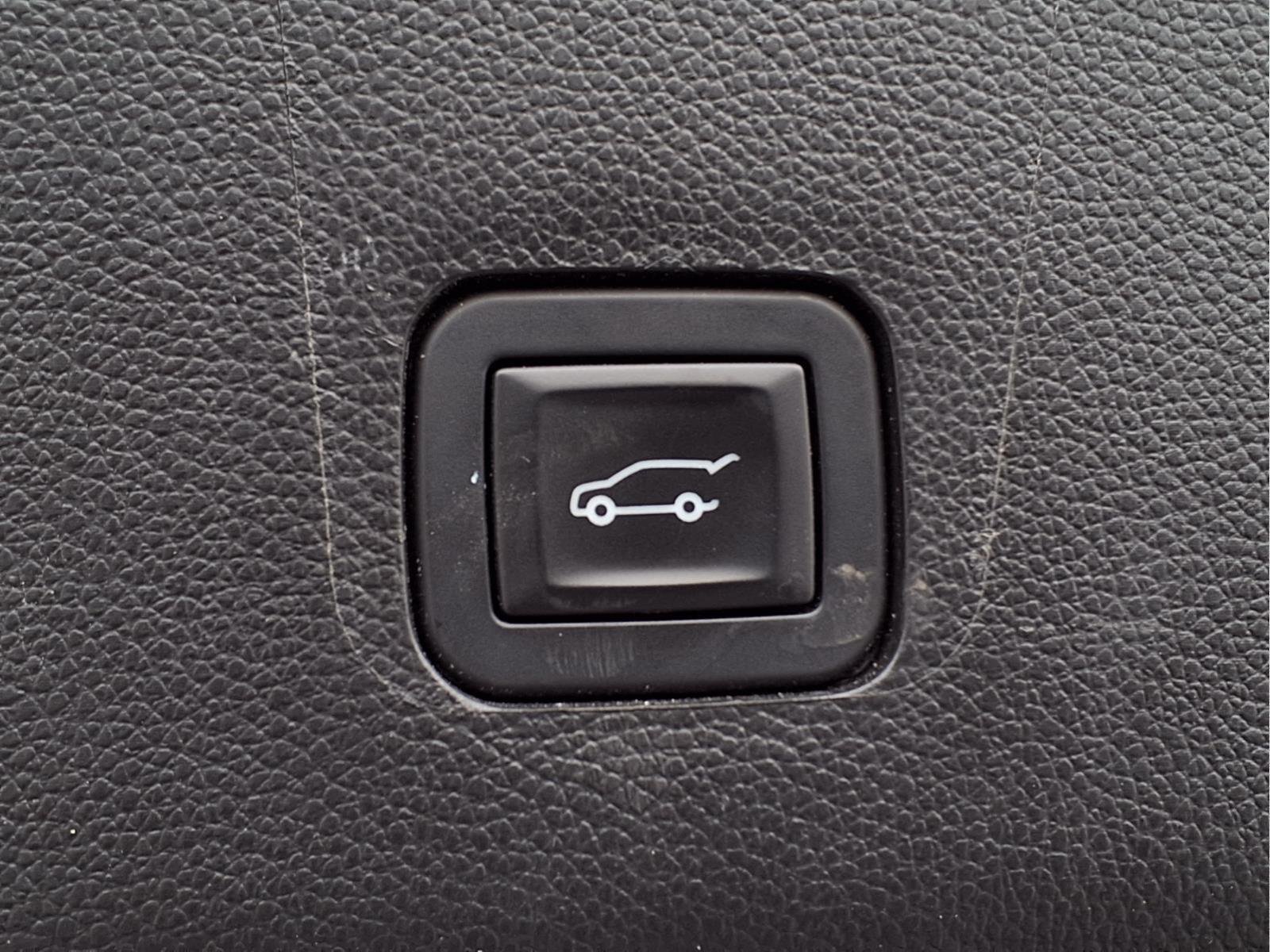 Used 2018 Chevrolet Traverse LT image 8