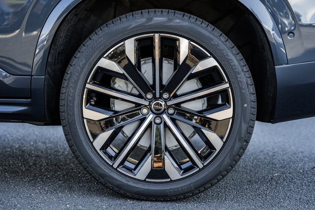 New 2026 Volvo XC90 B6 Plus w/ Protection Package Premier image 18