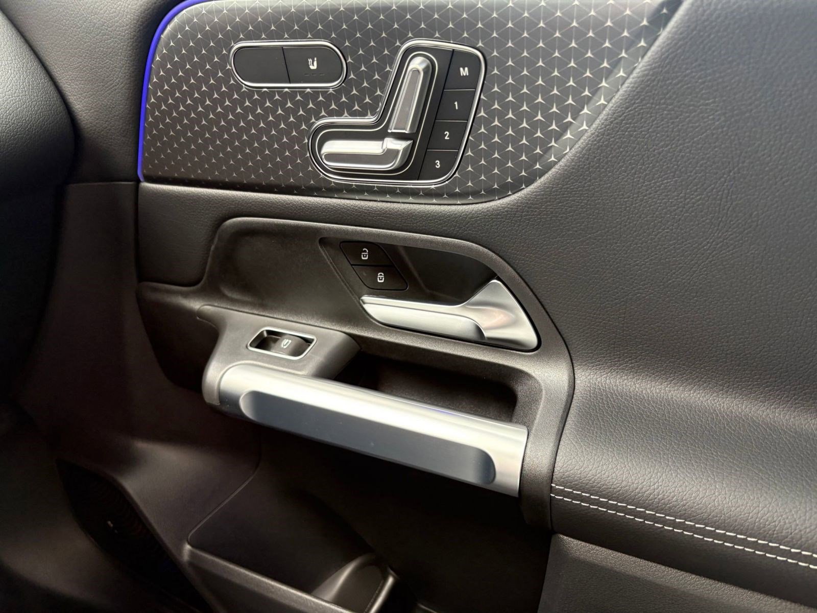 New 2026 Mercedes-Benz GLB 250 4MATIC image 24