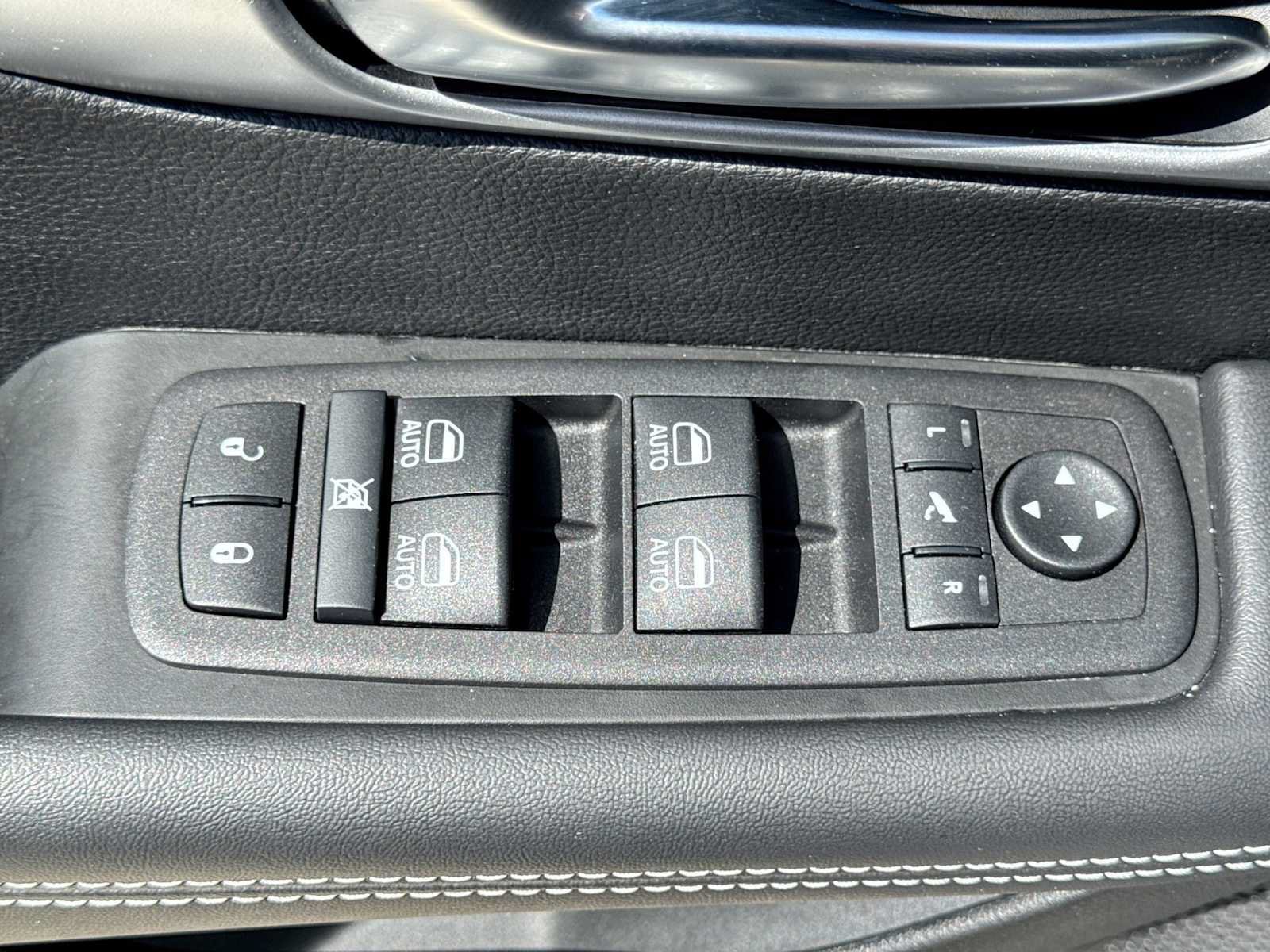 Used 2026 Chrysler Pacifica Limited w/ S Appearance Package AWD/4WD image 16