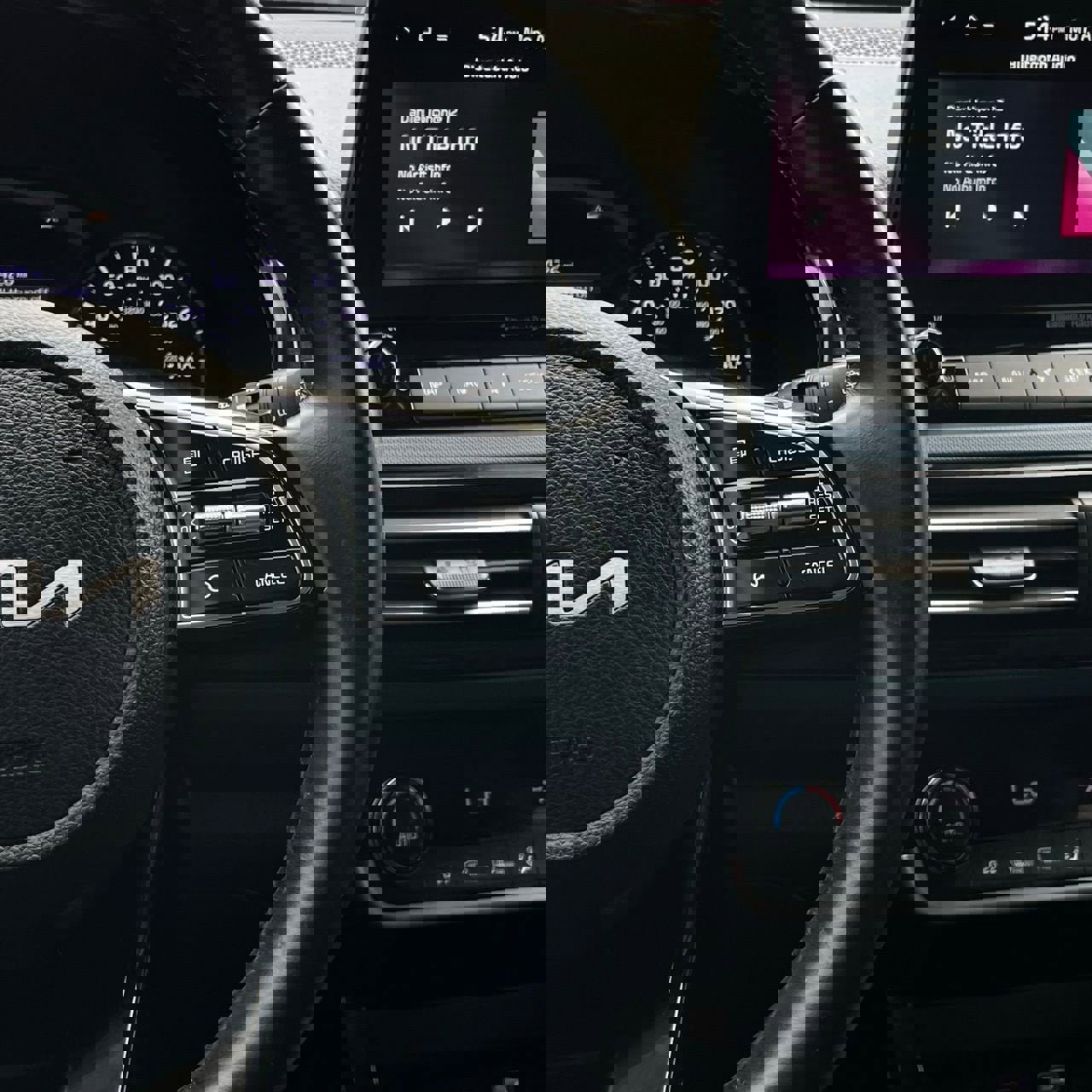 Used 2022 Kia Seltos Nightfall Edition image 14