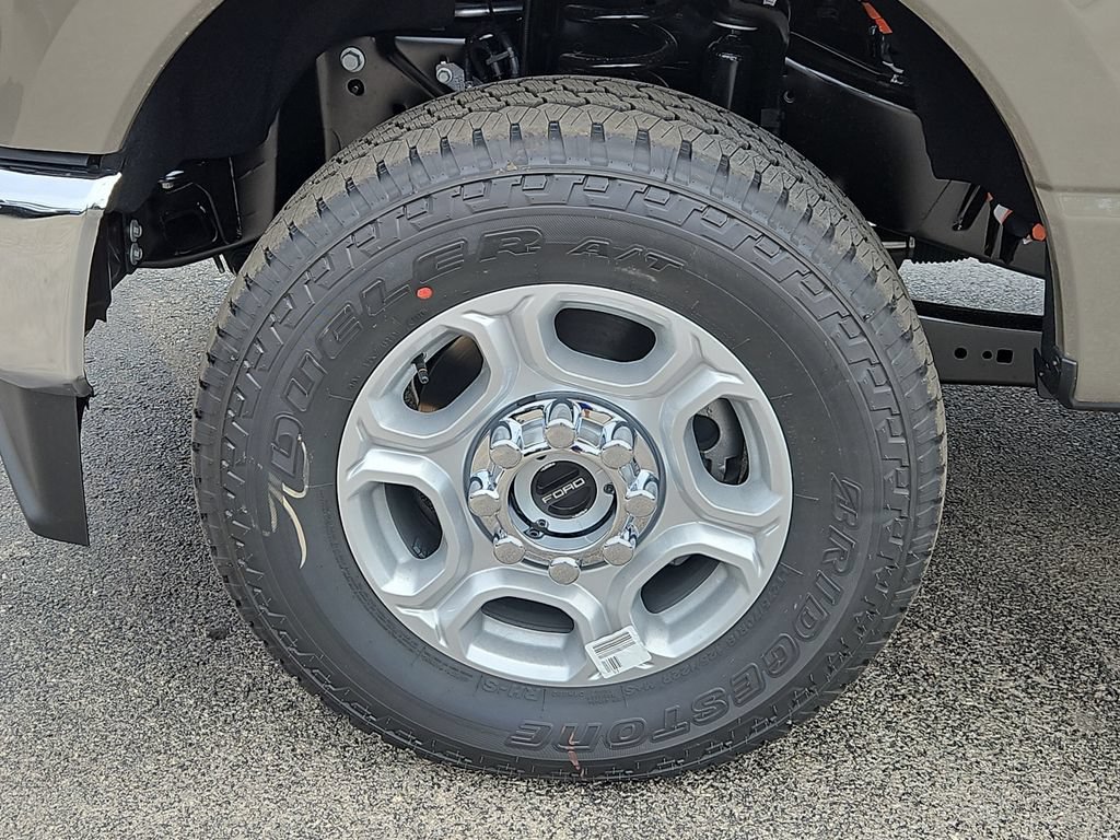 New 2026 Ford F350 XLT w/ FX4 Off-Road Package AWD/4WD image 17