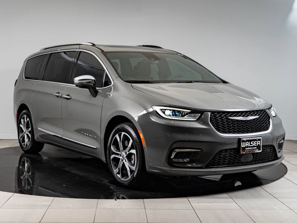 Used 2024 Chrysler Pacifica Pinnacle AWD/4WD image 12