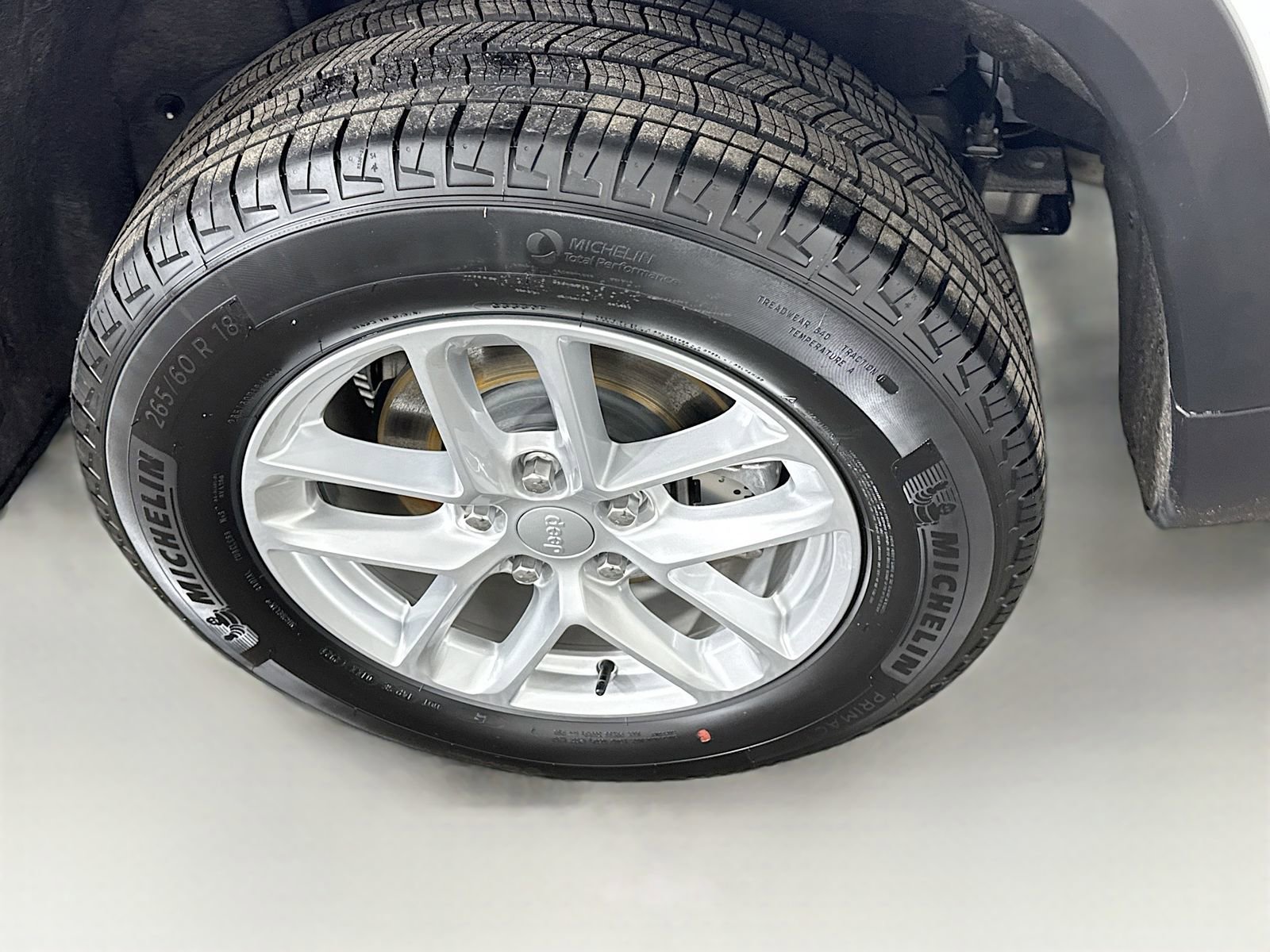 Used 2024 Jeep Grand Cherokee Laredo X image 24