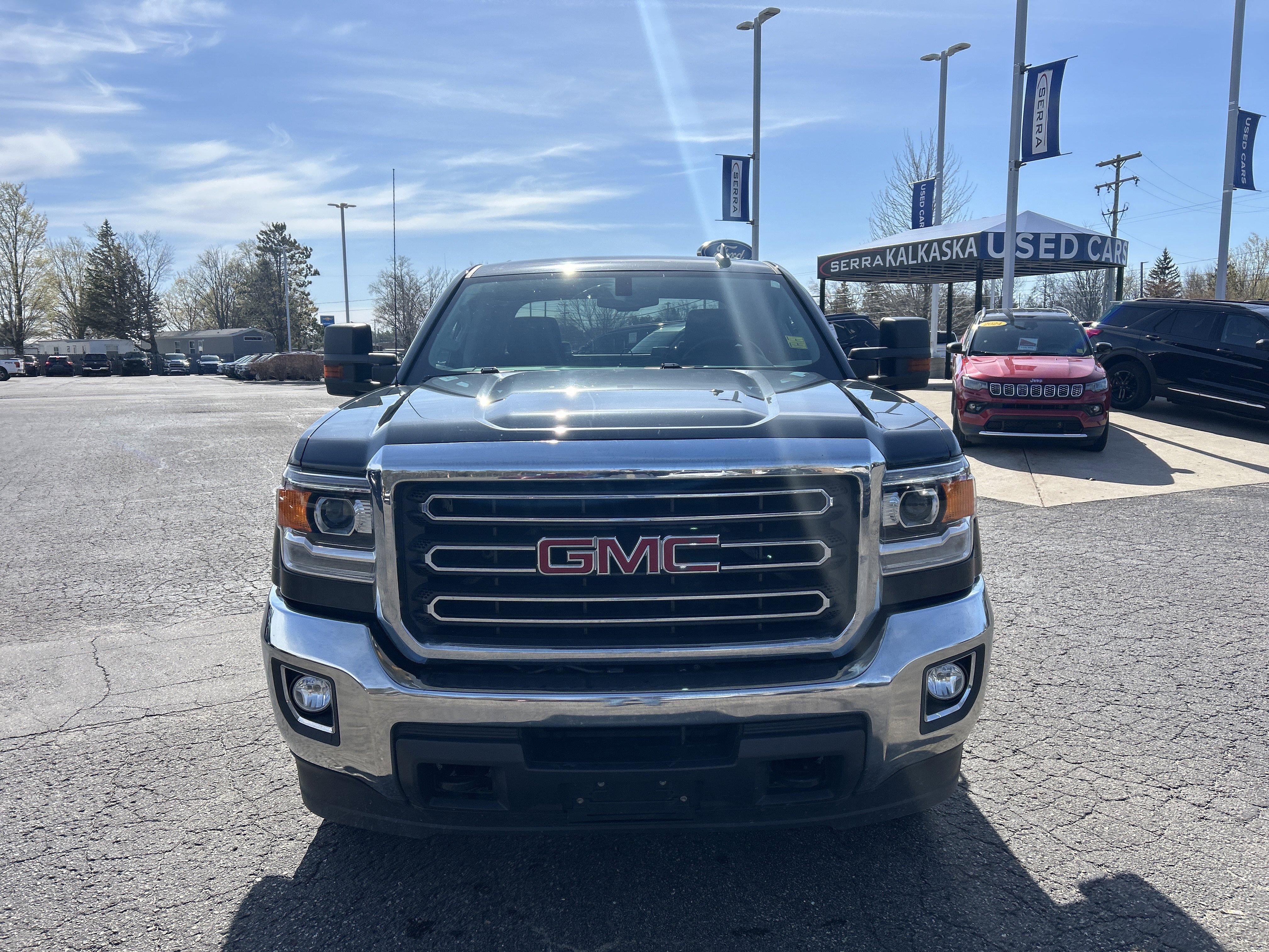 Used 2017 GMC Sierra 2500 SLE w/ SLE Preferred Package AWD/4WD image 9