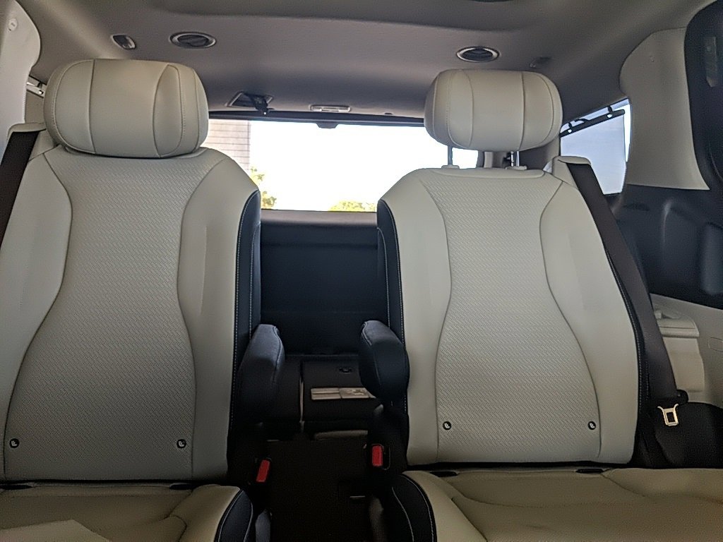 Used 2025 Kia Carnival SX Prestige image 30