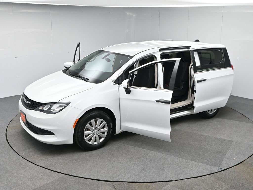 Used 2021 Chrysler Voyager L image 51