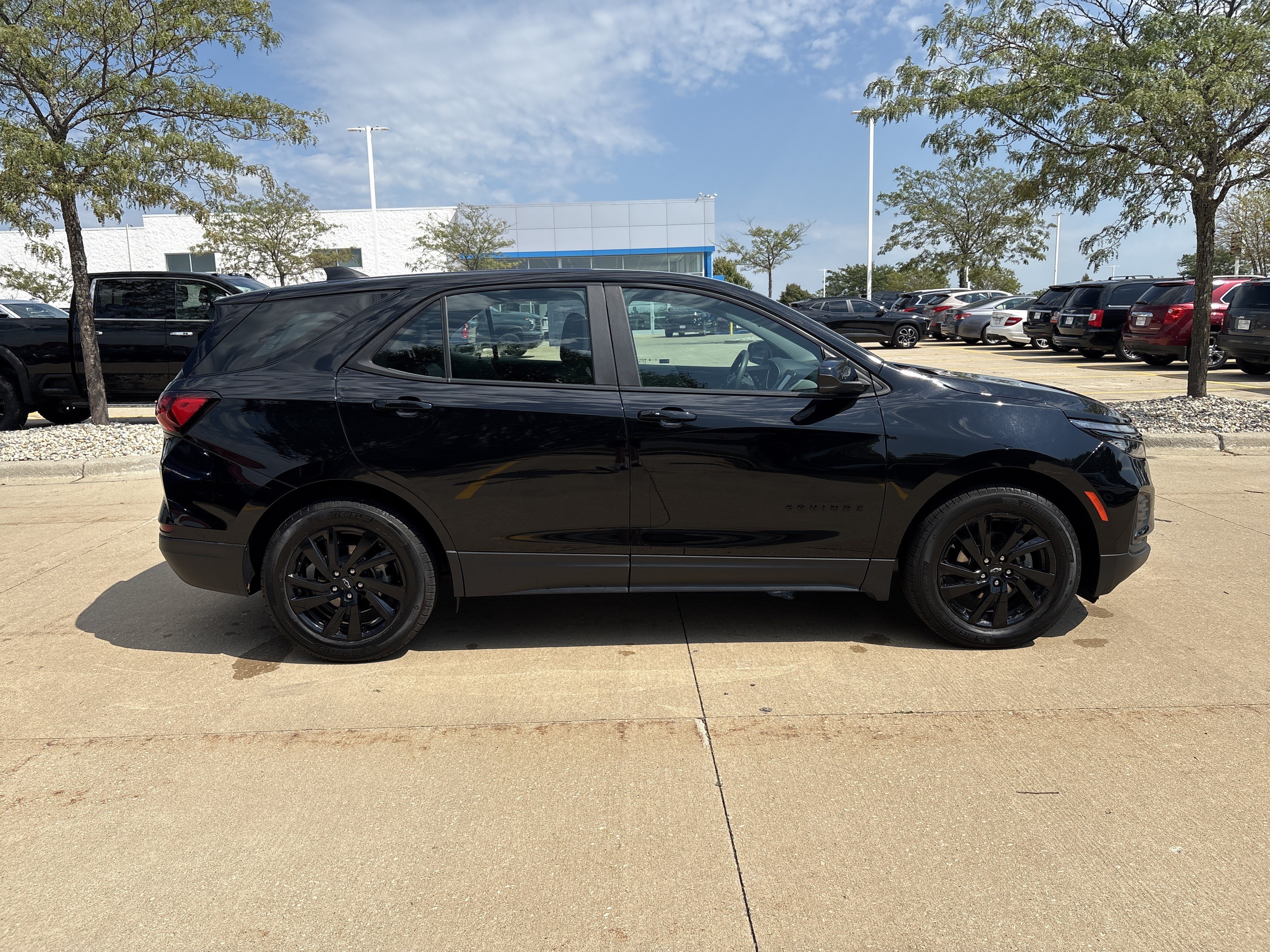Used 2024 Chevrolet Equinox LS w/ Midnight Edition FWD image 8