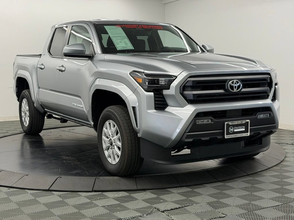 Used 2026 Toyota Tacoma SR5 AWD/4WD image 8