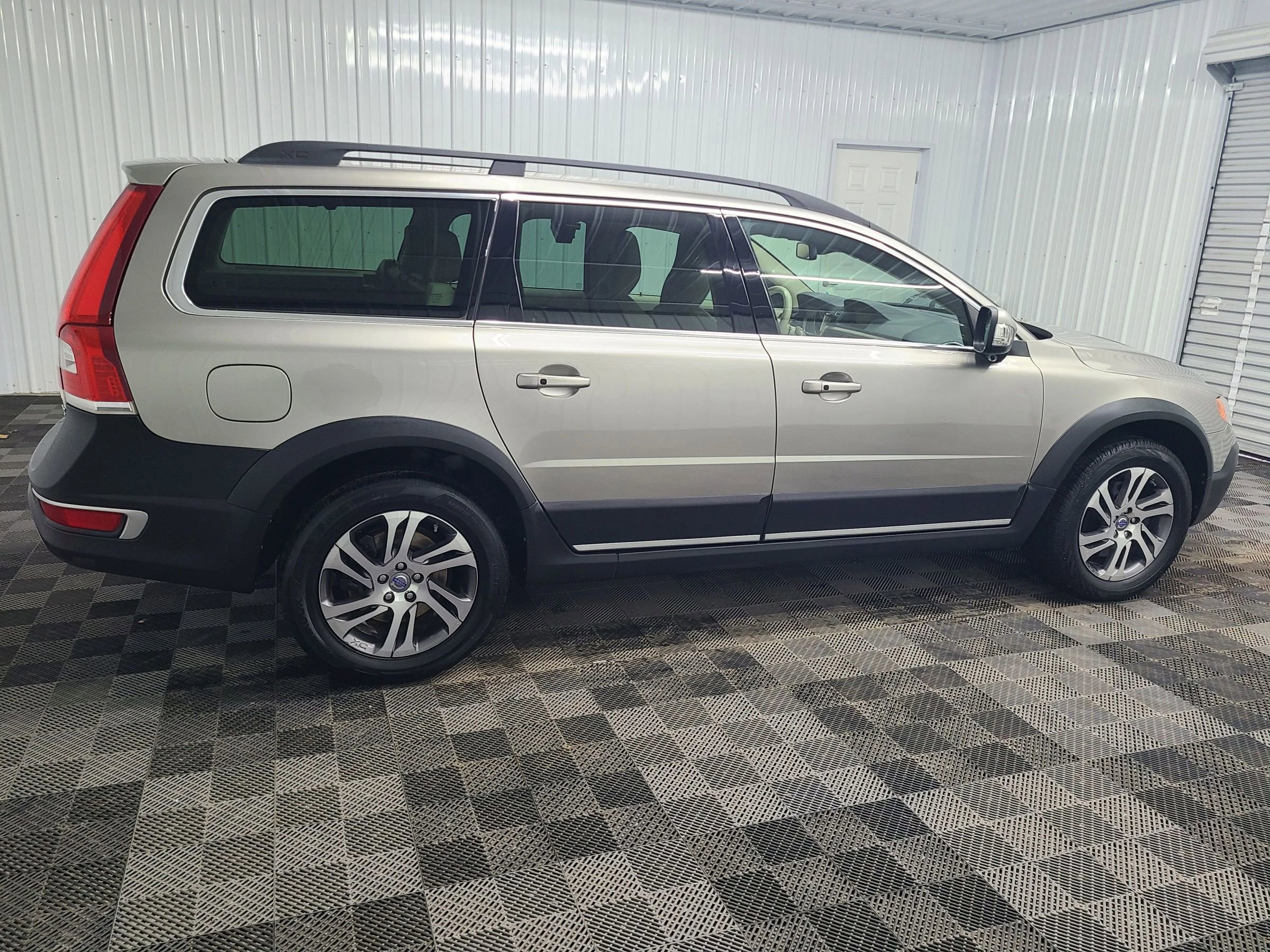Used 2015 Volvo XC70 T5 Platinum image 12