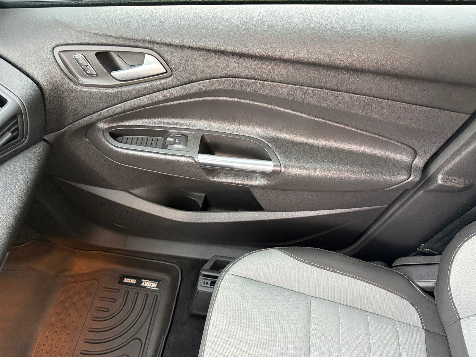 Used 2013 Ford Escape SE image 28