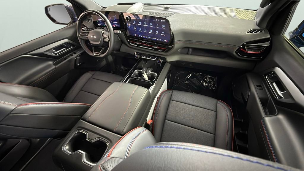 Certified 2025 Chevrolet Silverado EV RST AWD/4WD image 34