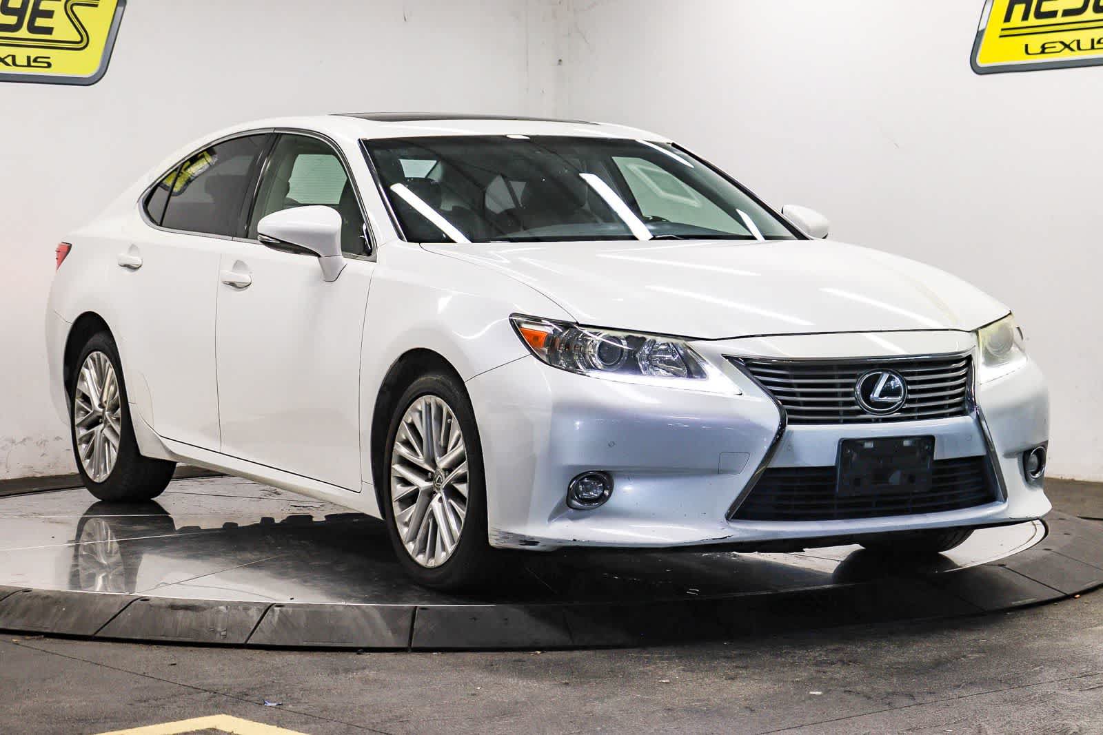 Used 2014 Lexus ES 350 w/ Luxury Package FWD image 3
