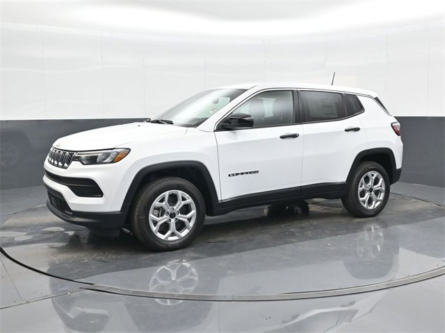 Used 2025 Jeep Compass Sport image 9