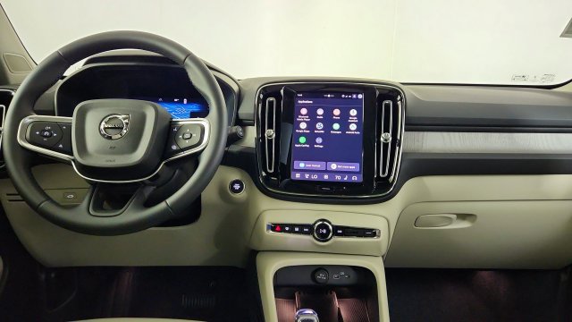 New 2026 Volvo XC40 B5 Plus w/ Protection Package Premier AWD/4WD image 25