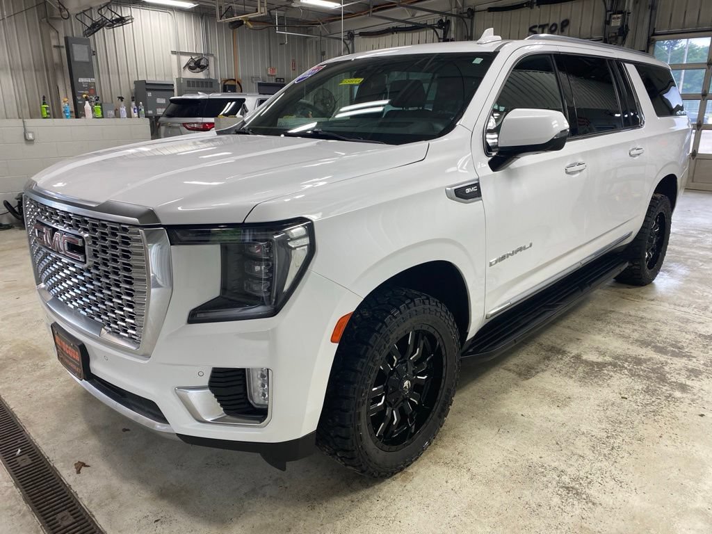 Used 2022 GMC Yukon XL Denali AWD/4WD image 9
