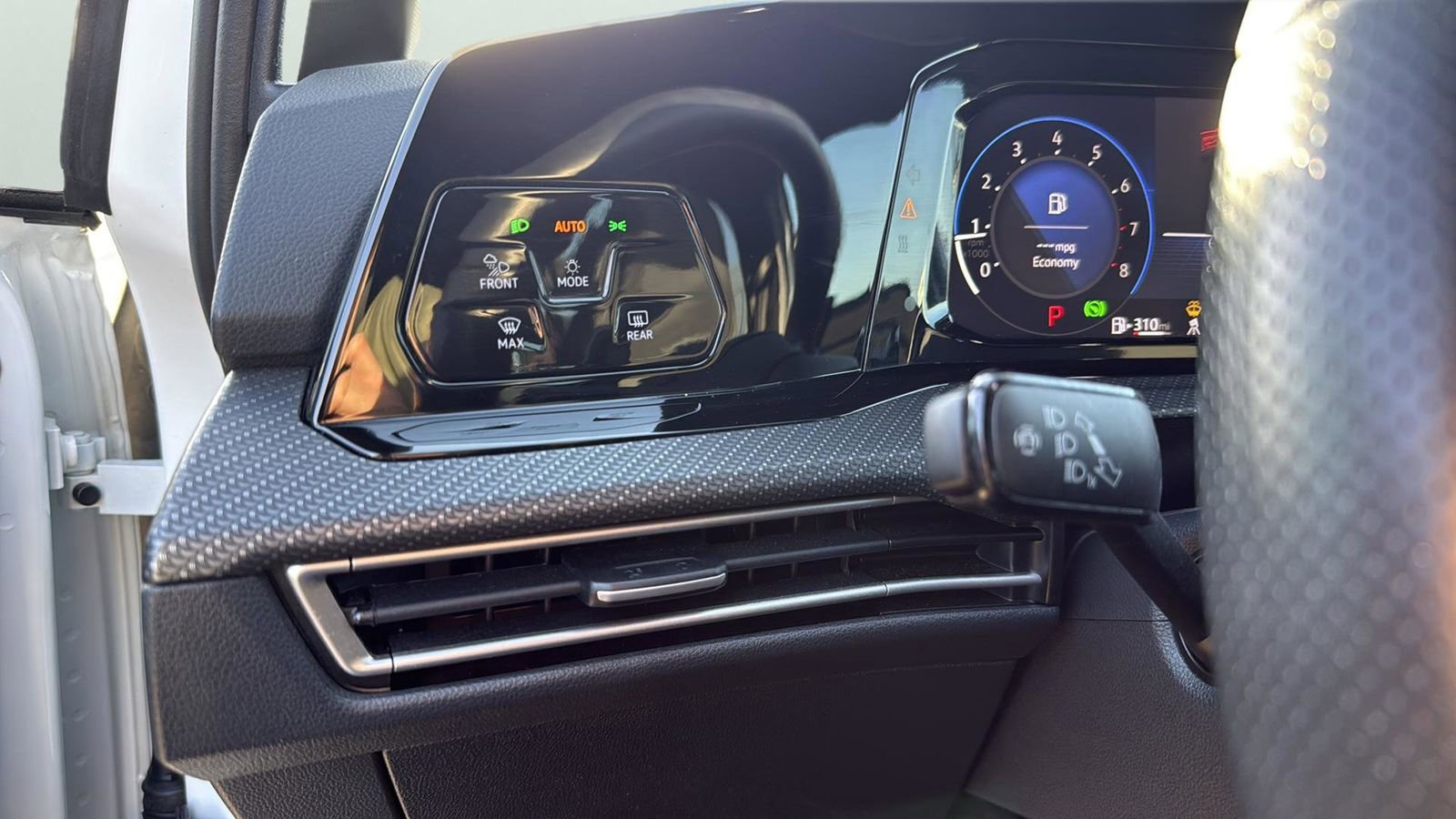 Used 2024 Volkswagen Golf R image 18