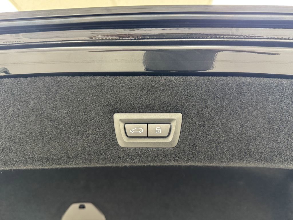 Used 2025 BMW 740i xDrive image 43