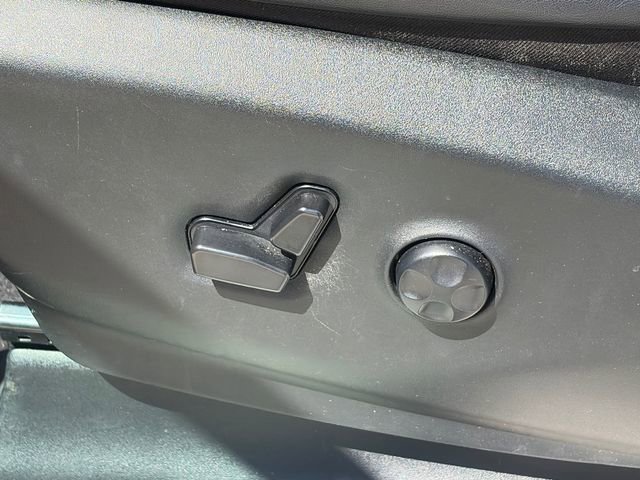 Used 2024 Chrysler Pacifica Touring-L image 16