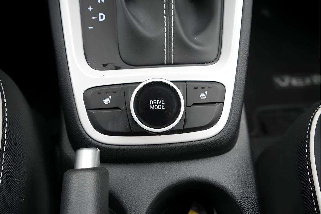 Certified 2023 Hyundai Venue Limited FWD image 28