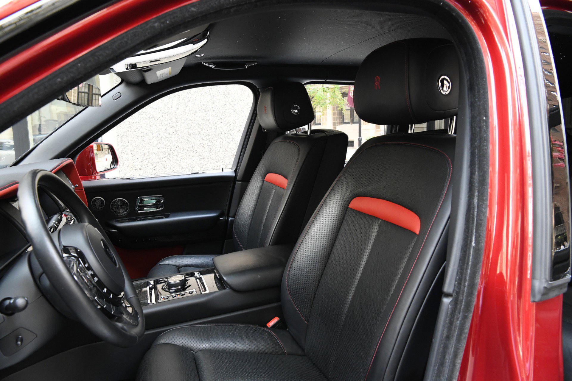 Used 2021 Rolls-Royce Cullinan Black Badge image 10