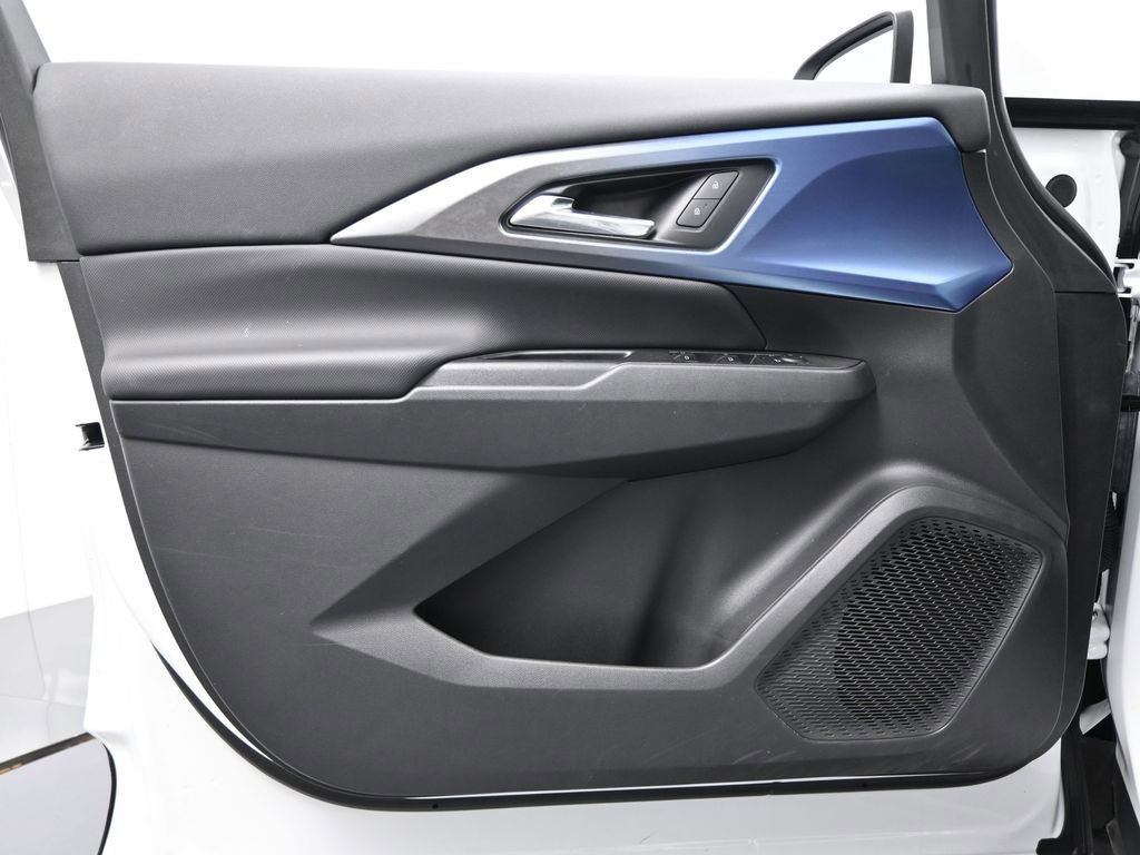 Used 2025 Chevrolet Equinox EV LT w/ Convenience Package image 15