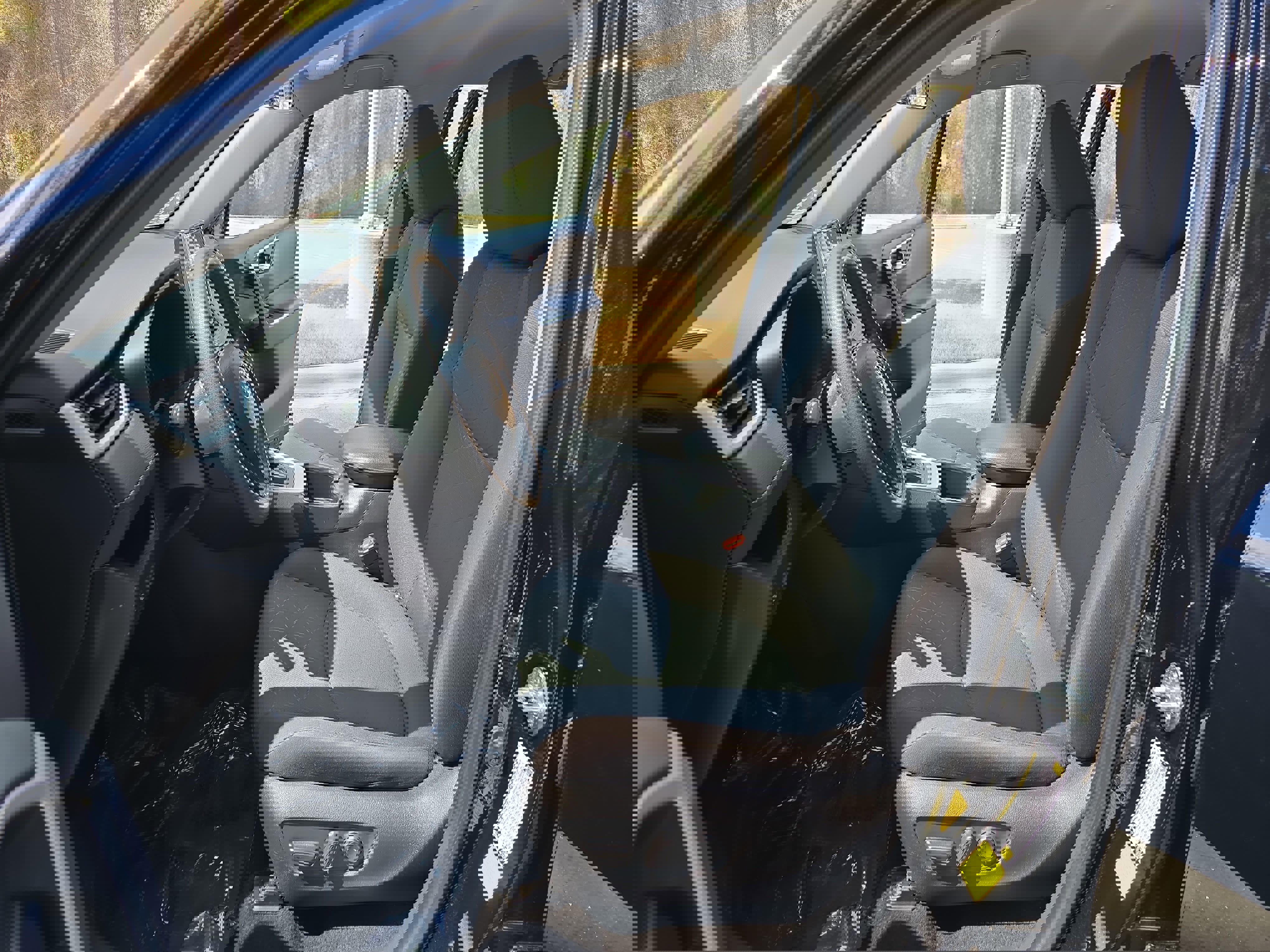 Used 2023 Toyota RAV4 XLE image 16