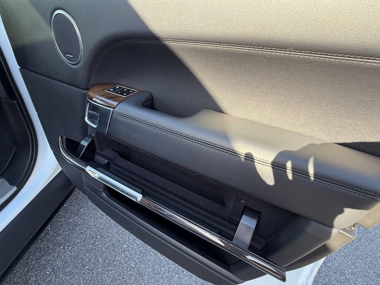 Used 2014 Land Rover Range Rover Supercharged image 7