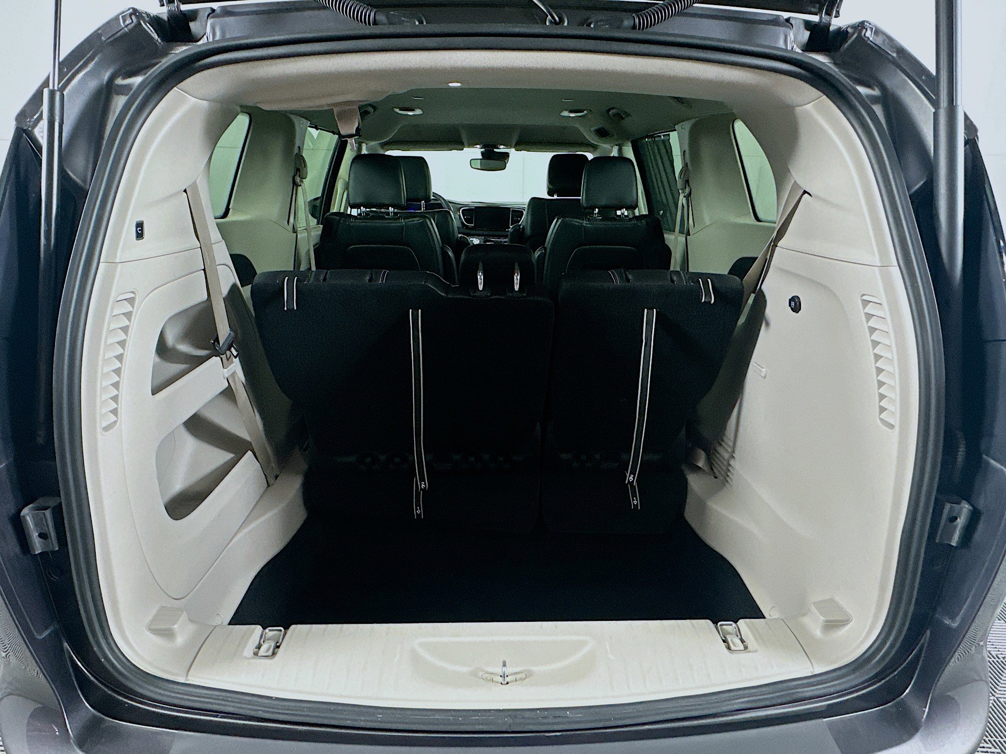 Used 2023 Chrysler Pacifica Touring-L image 28