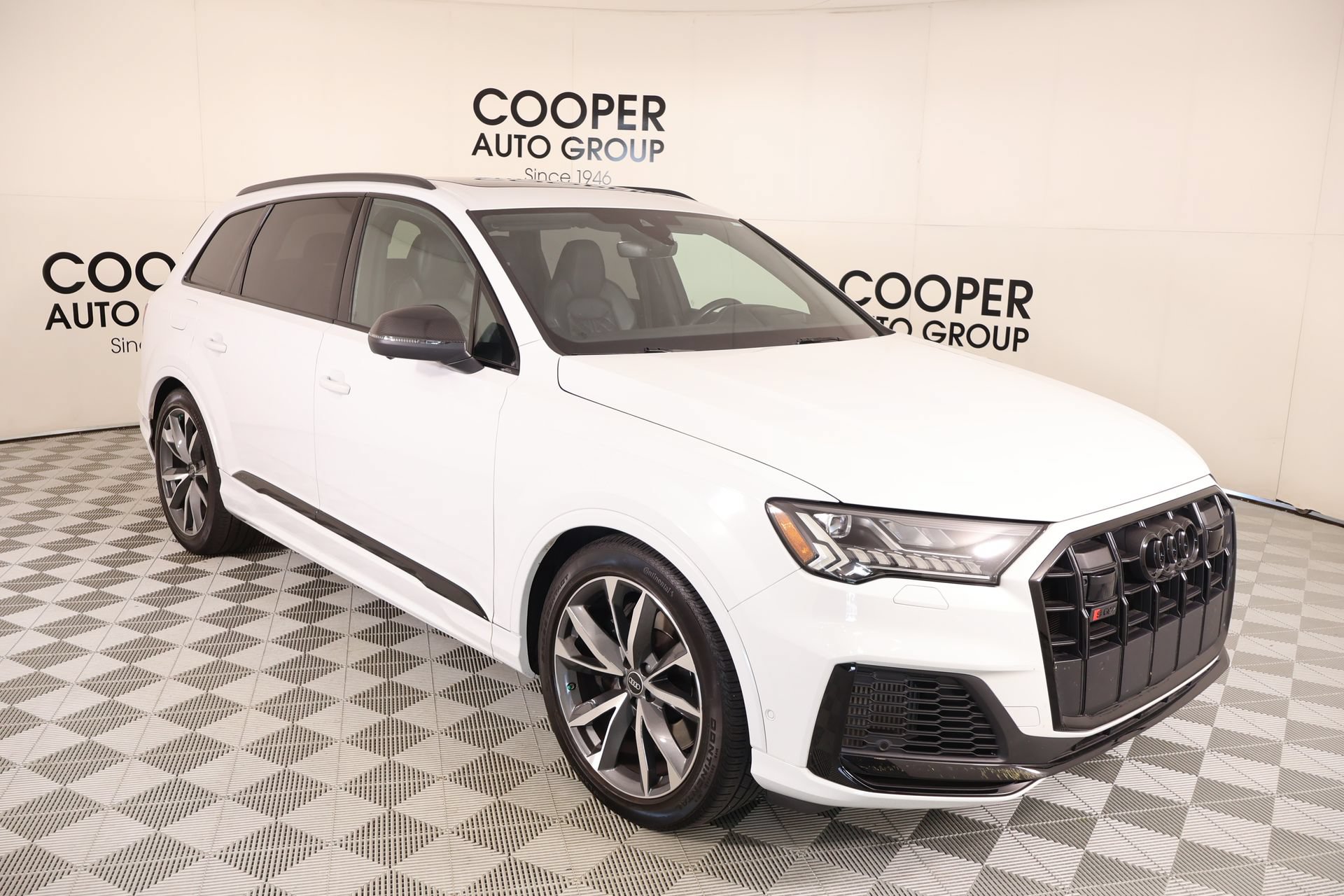 Used 2023 Audi SQ7 Prestige AWD/4WD image 1