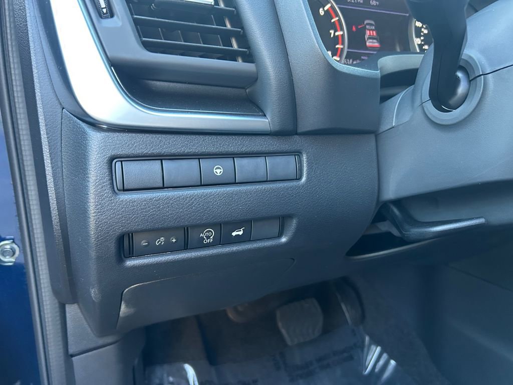 Used 2025 Nissan Rogue SV image 21