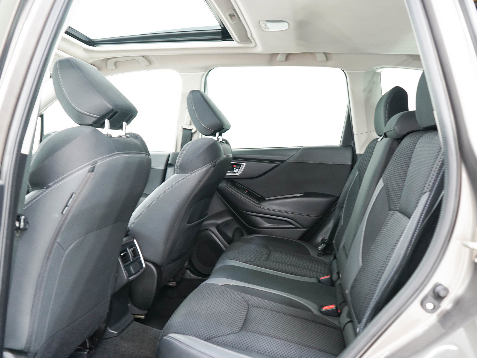 Used 2019 Subaru Forester Premium w/ All-Weather Package AWD/4WD image 14