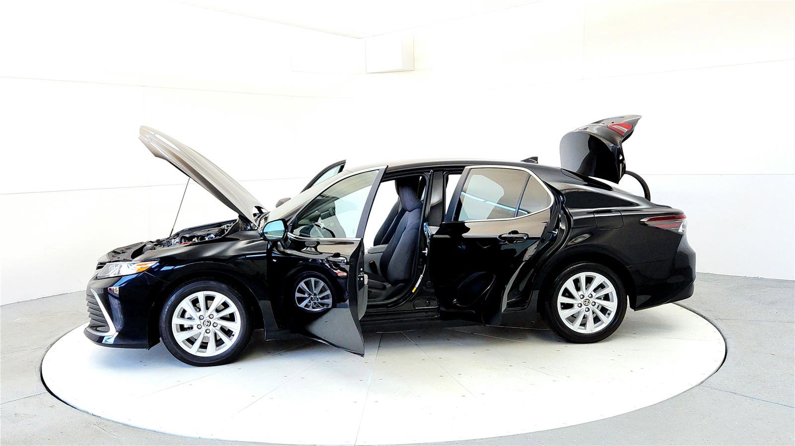Used 2023 Toyota Camry LE FWD image 10
