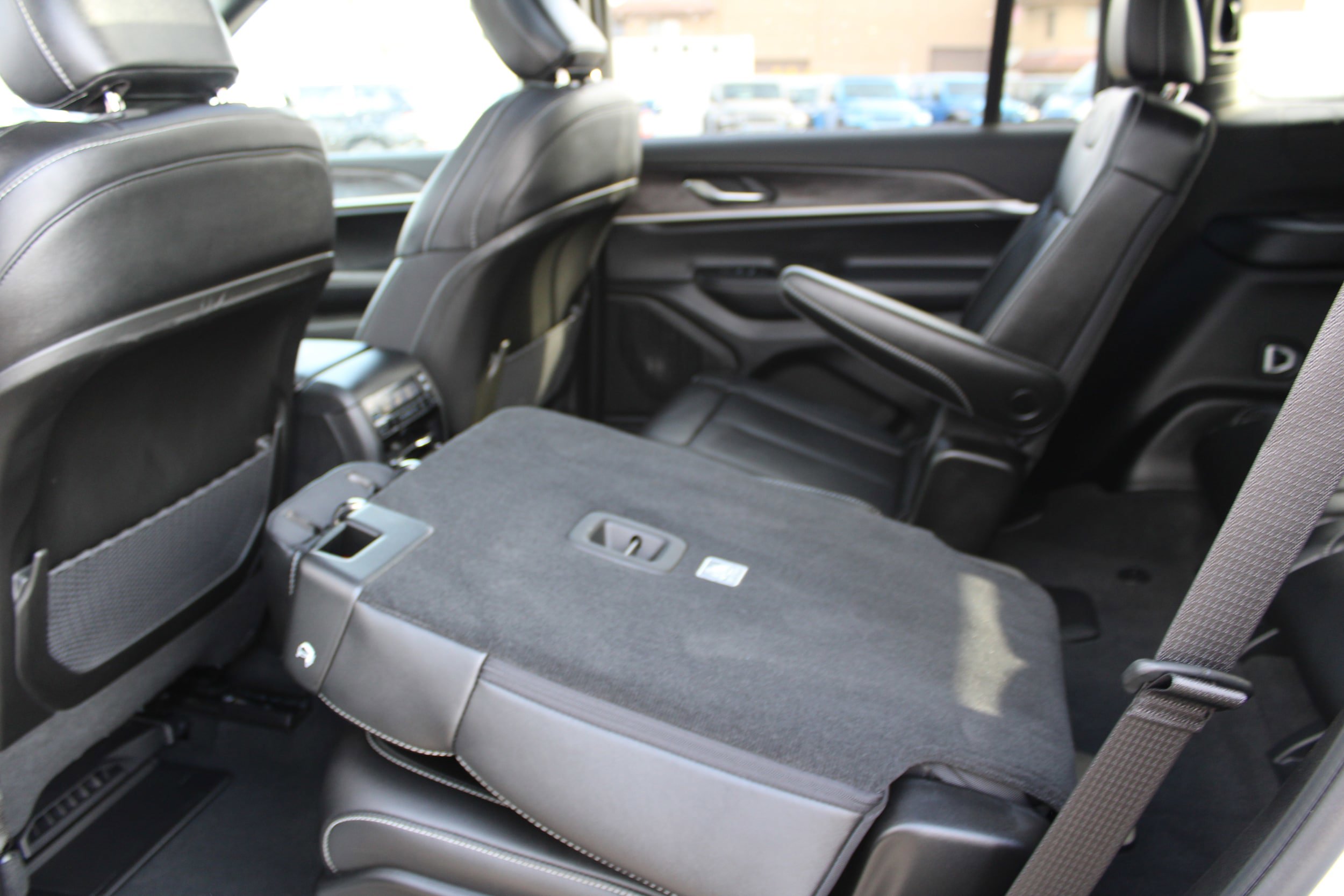 New 2025 Jeep Grand Cherokee L Limited w/ Black Appearance Package AWD/4WD image 48