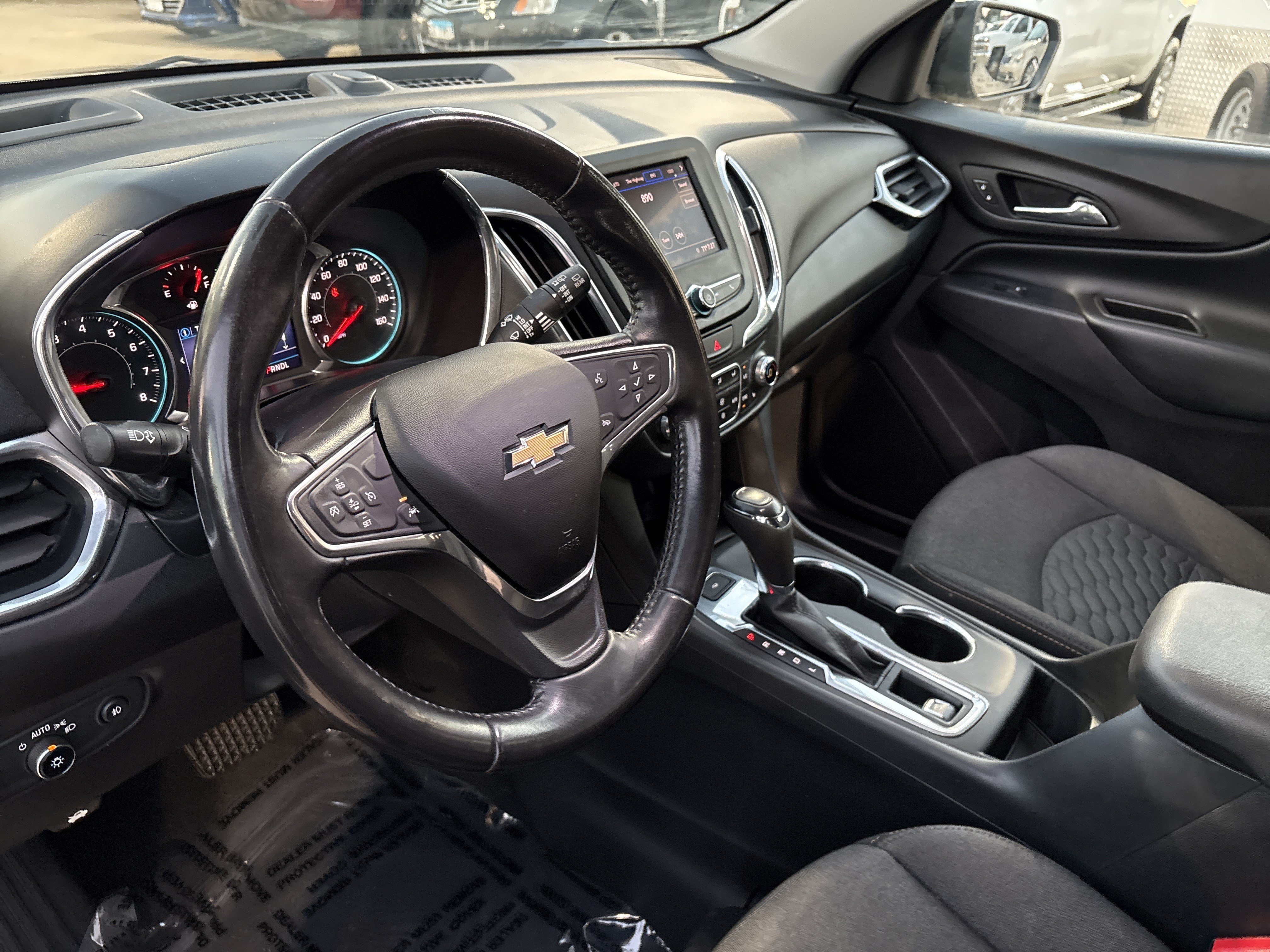 Used 2020 Chevrolet Equinox LT FWD image 23