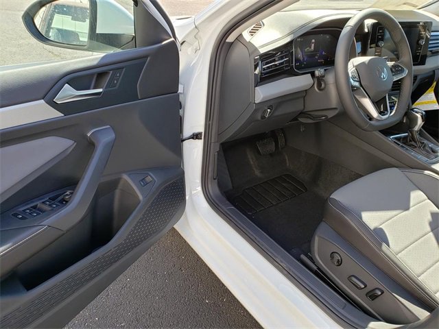New 2025 Volkswagen Jetta SE image 6