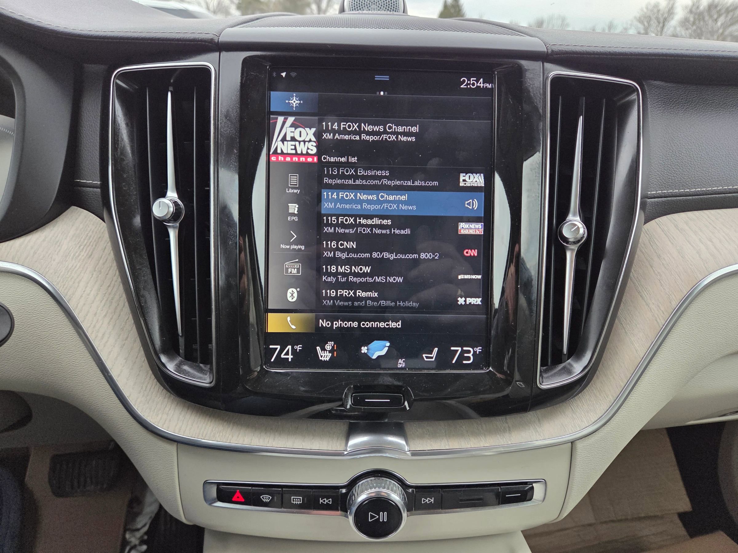 Used 2018 Volvo XC60 T8 Inscription w/ Advanced Package image 9