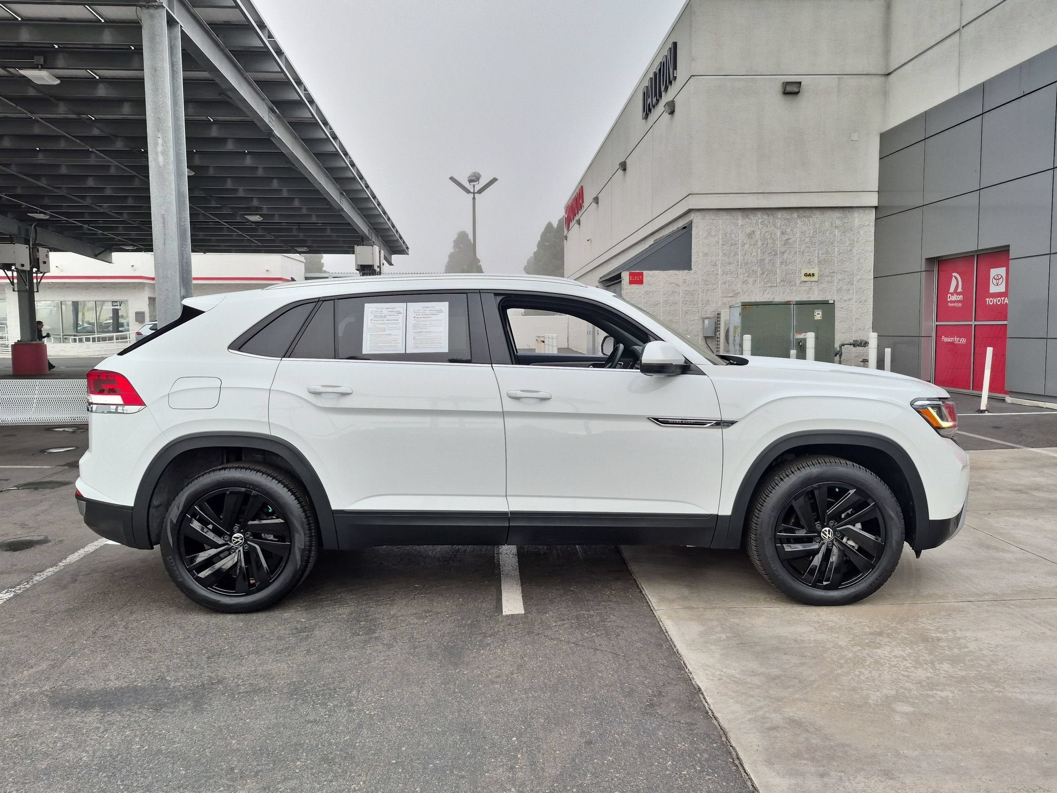 Used 2023 Volkswagen Atlas Cross Sport SE w/ Panoramic Sunroof Package AWD/4WD image 5